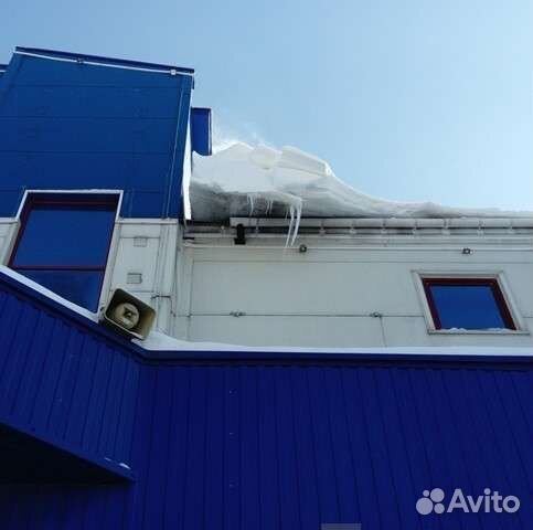 Чистка крыш от снега и сосулек