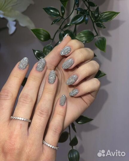 Начинающий мастер маникюра