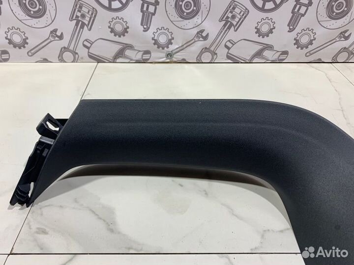 Обшивка крышки багажника правая Mercedes Glc X253
