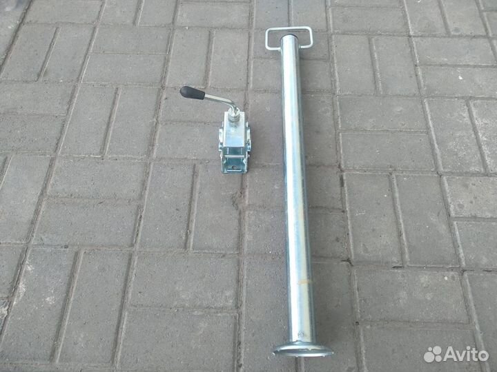 Стойка опорная (с кронштейном) на легковой прицеп