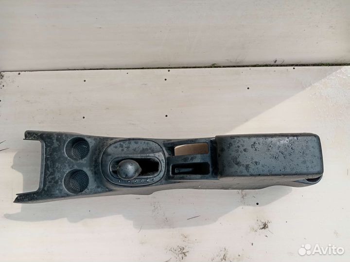 Подлокотник на додж стратус 2003г