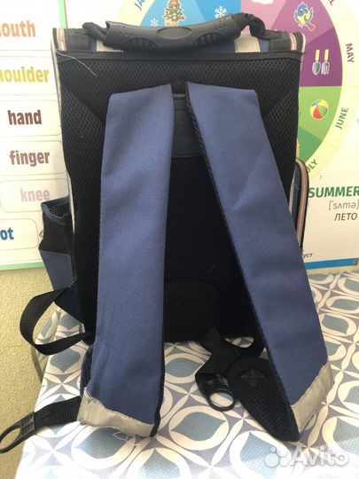 Продаю портфель школьный для 1-4 класса