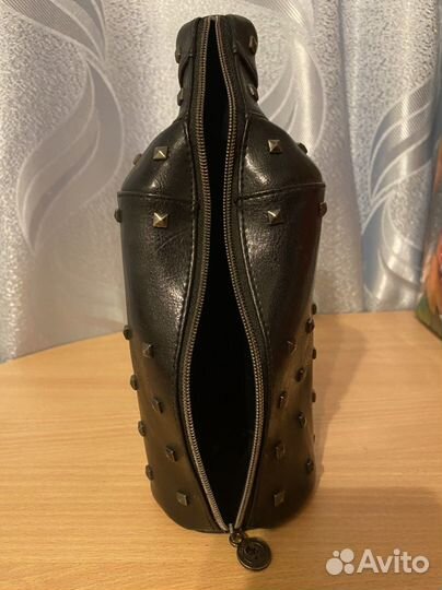 Кожаный футляр от водки 