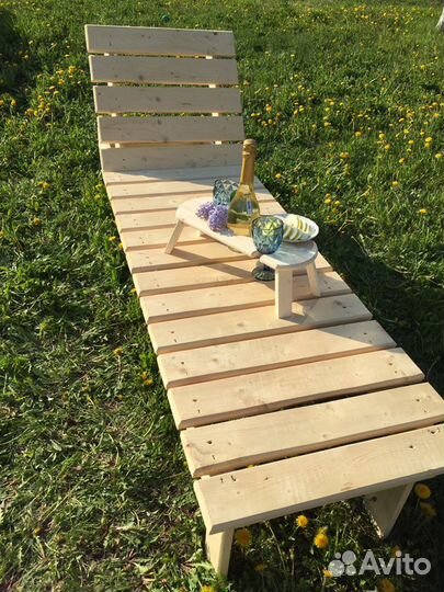 Лежак шезлонг винный столик