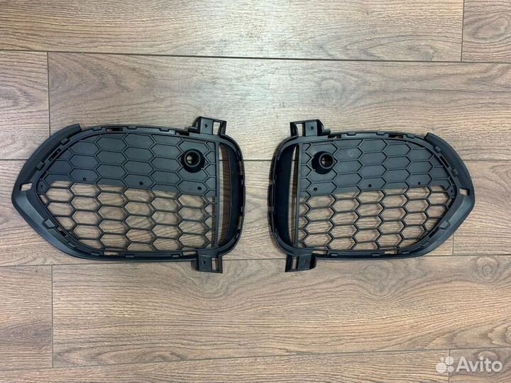 Решетки в бампер BMW F15 левая/ правая 51118053883