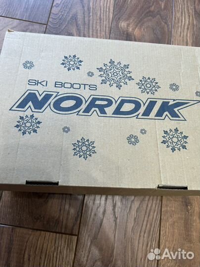 Лыжные ботинки