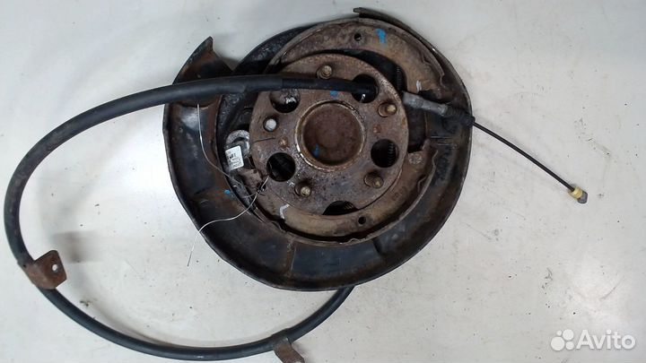 Ступица (кулак, цапфа) правая задняя Toyota Sienna 3