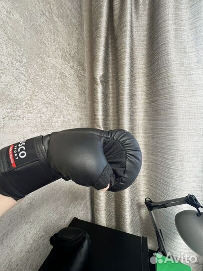 Боксерские перчатки