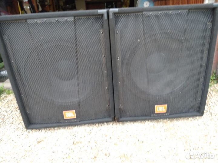 Сабвуфера 18 дюймов 600вт. каждый