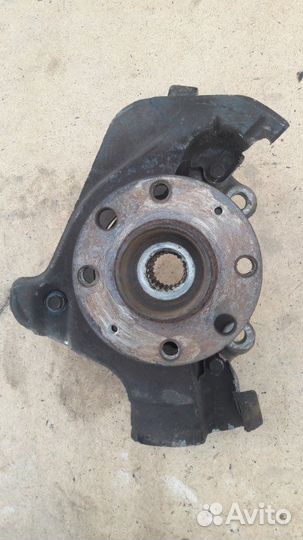 Кулак поворотный передний правый Opel Corsa D