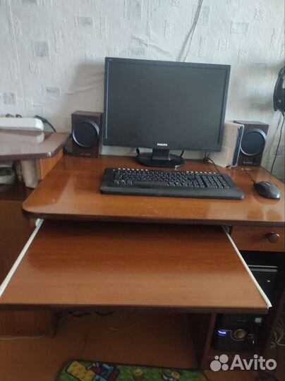 Компьютерный стол