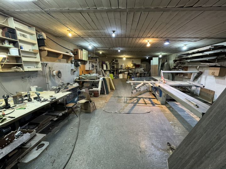 Гараж, > 30 м²