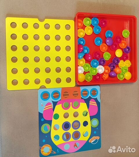 Мозаика с крупными кнопками и трафаретами