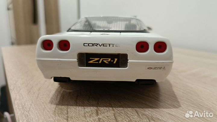 Модель автомобиля corvette zr1 Maisto 1l18