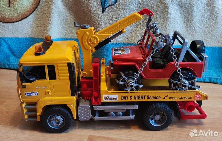 Машина эвакуатор с внедорожником Bruder