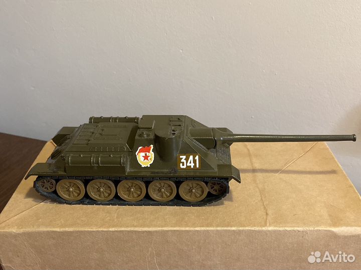 Модель танка Т-34, су-100 СССР