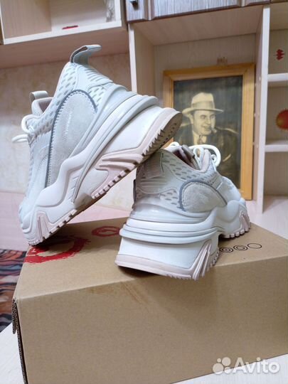 Кроссовки женские 38 размер новые