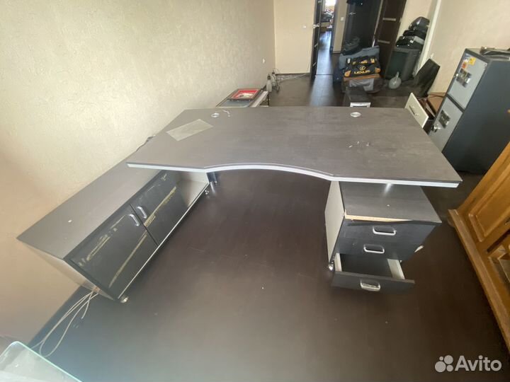 Офисный стол для руководителя