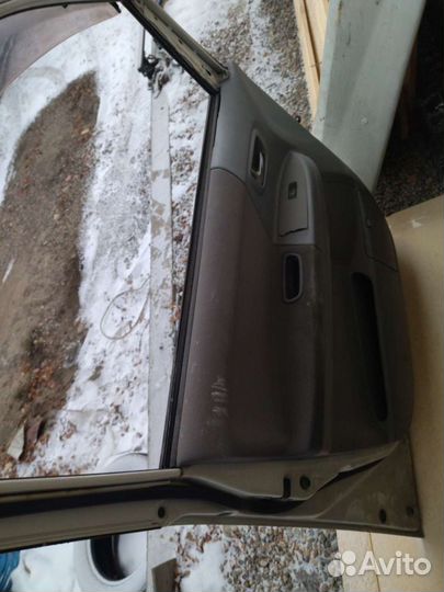 Дверь toyota noah