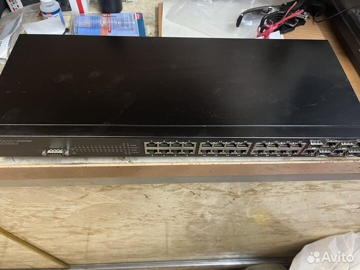 Сетевой коммутатор Edge-Core ES3528M