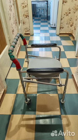 Ходунки-роллаторы с сидением для взрослых б/у