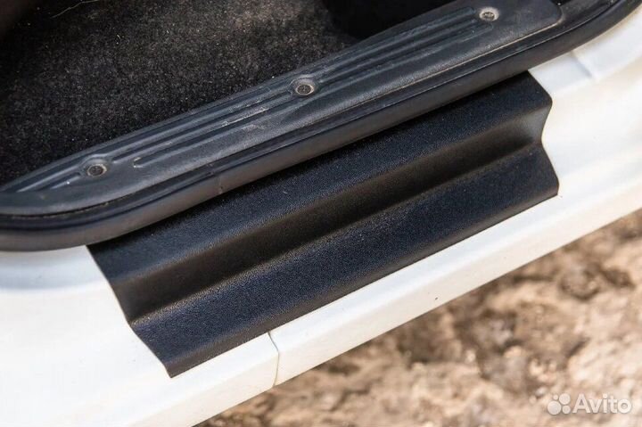 Накладки пластиковые порогов дверей Лада Гранта