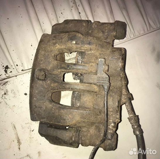 Суппорт передний правый Mercedes Vito W639 2007