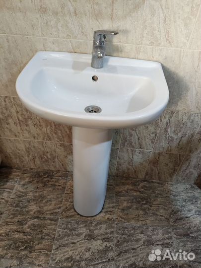 Раковина с тумбой. Без крана