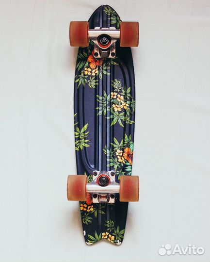 Пенни борд в гавайском стиле