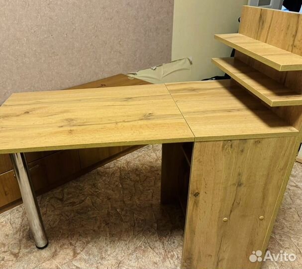 Маникюрный стол