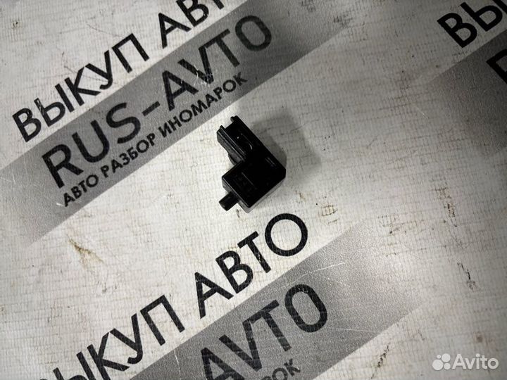 Концевик ручника Toyota Land Cruiser 200