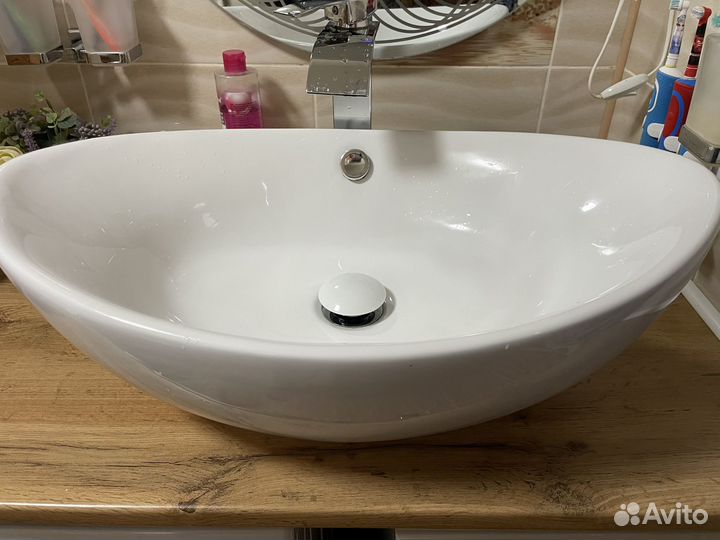 Накладная раковина со смесителем