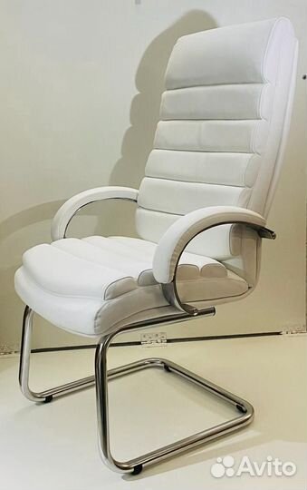 Офисное кресло