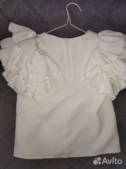 Блузки школьные и кофта синяя