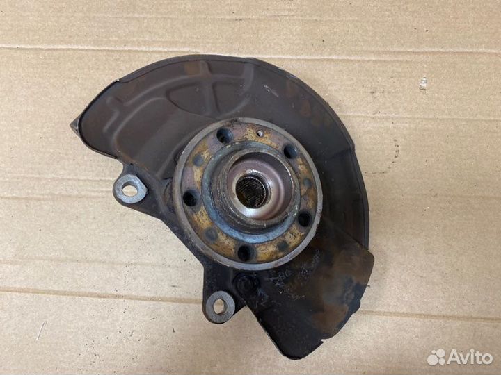 Кулак поворотный передний левый Volvo Xc90 UK