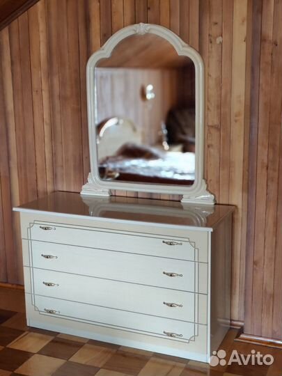 Спальный гарнитур