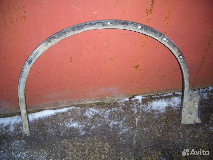 Накладка переднего крыла Фольксваген Туарег с18