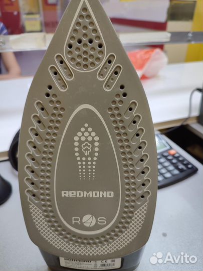 Утюг redmond RI-C254S