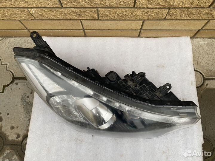 Фара ксенон правая KIA Cerato 3 (YD) LED дхо