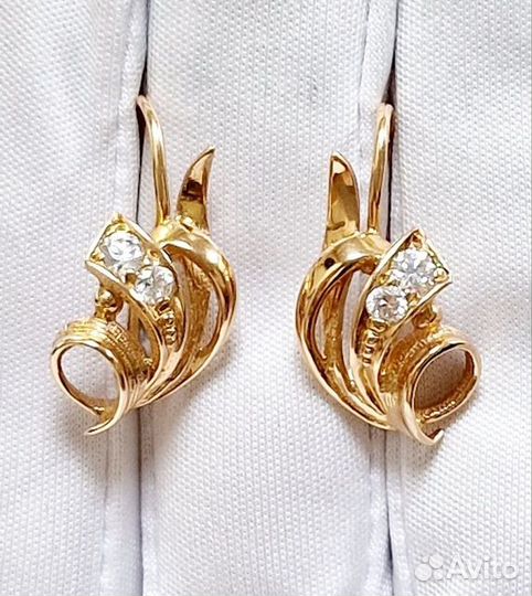 Золотые серьги с камнем