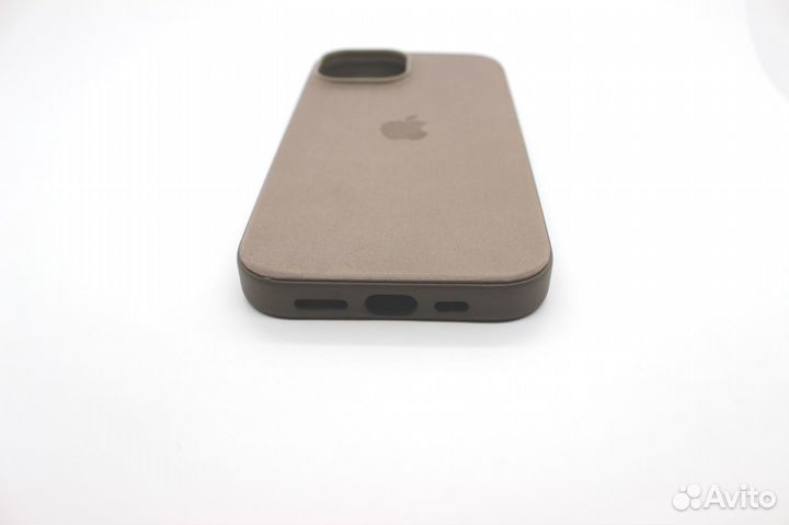 FineWoven Case на iPhone 15 Taupe