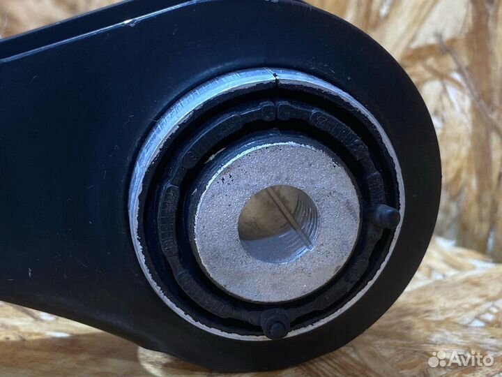 Рычаг задний правый Audi A4 B9 2016 8W0501530D