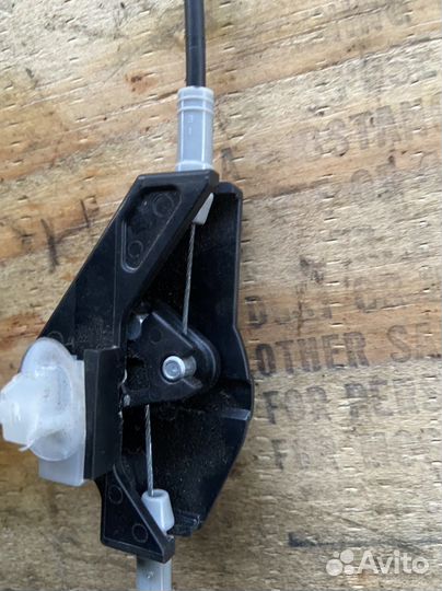 Актуатор лючка бензобака Toyota Auris E150