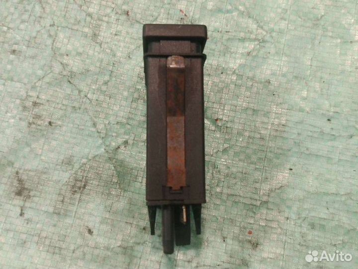 Кнопка подогрева стекла задняя Volkswagen Passat