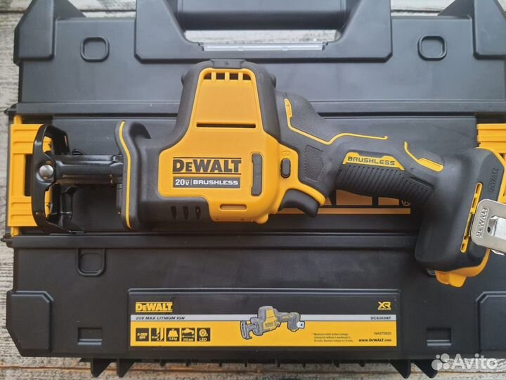 Dewalt DCS369 Сабельная пила