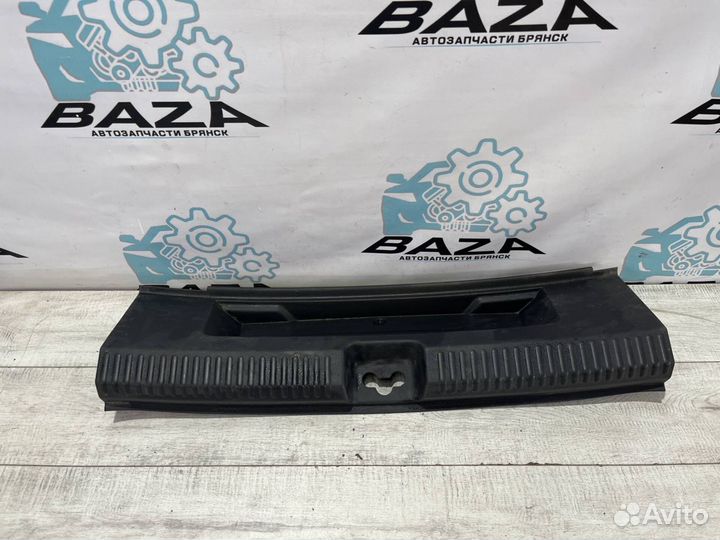 Обшивка багажника Volkswagen Polo 5