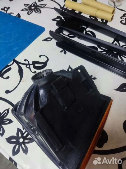 Поворотник левый passat B3