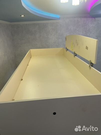 Двухъярусная детская кровать