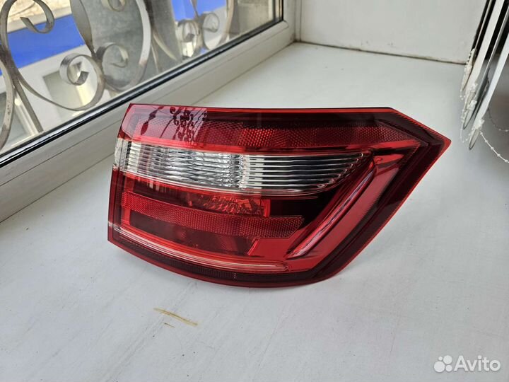 Фонарь задний угловой правый