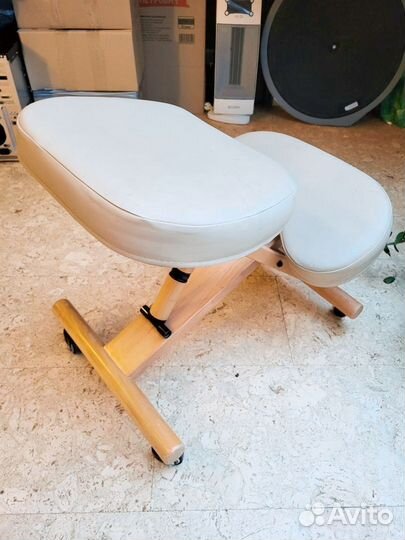 Стул коленный на колёсах для школьника